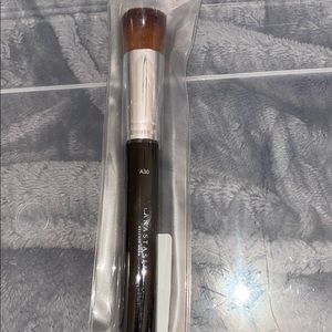 Anastasia Beverly Hills Domed Kabuki Brush A30